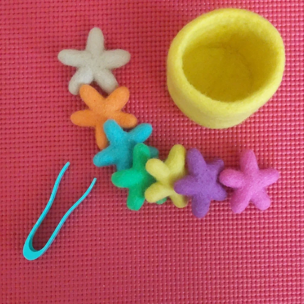 Transfer tweezers & felt stars from LOVEVERY The Companion Play Kit Months 22+